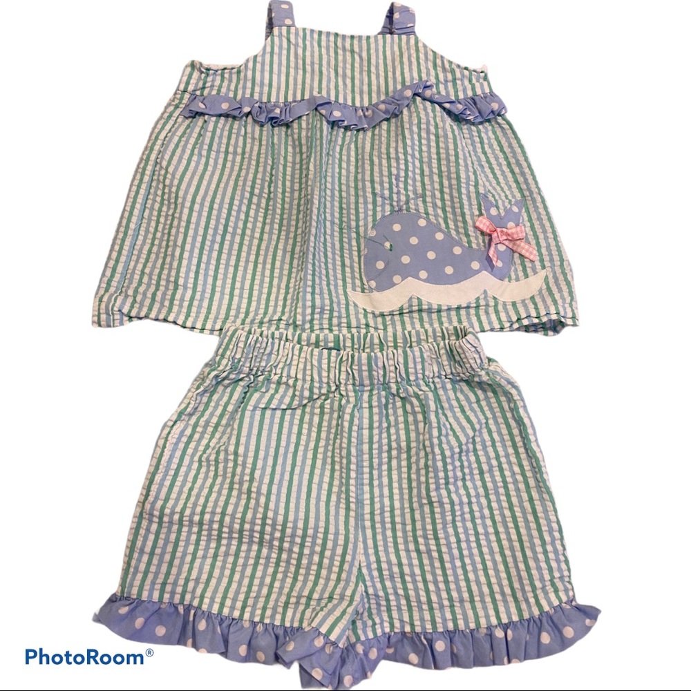 Funtasia Girls Seersucker 2 pc whale outfit. Sz 4